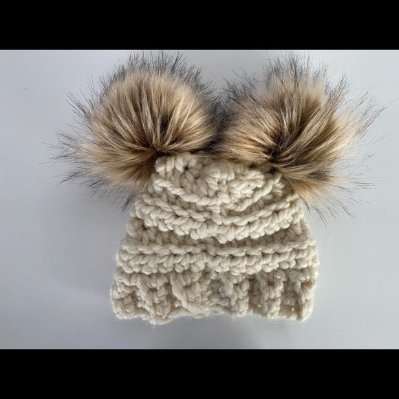 Stiches & Moor Double Pom Faux Fur Beanie Hat Natural Wool White - Picture 2 of 5